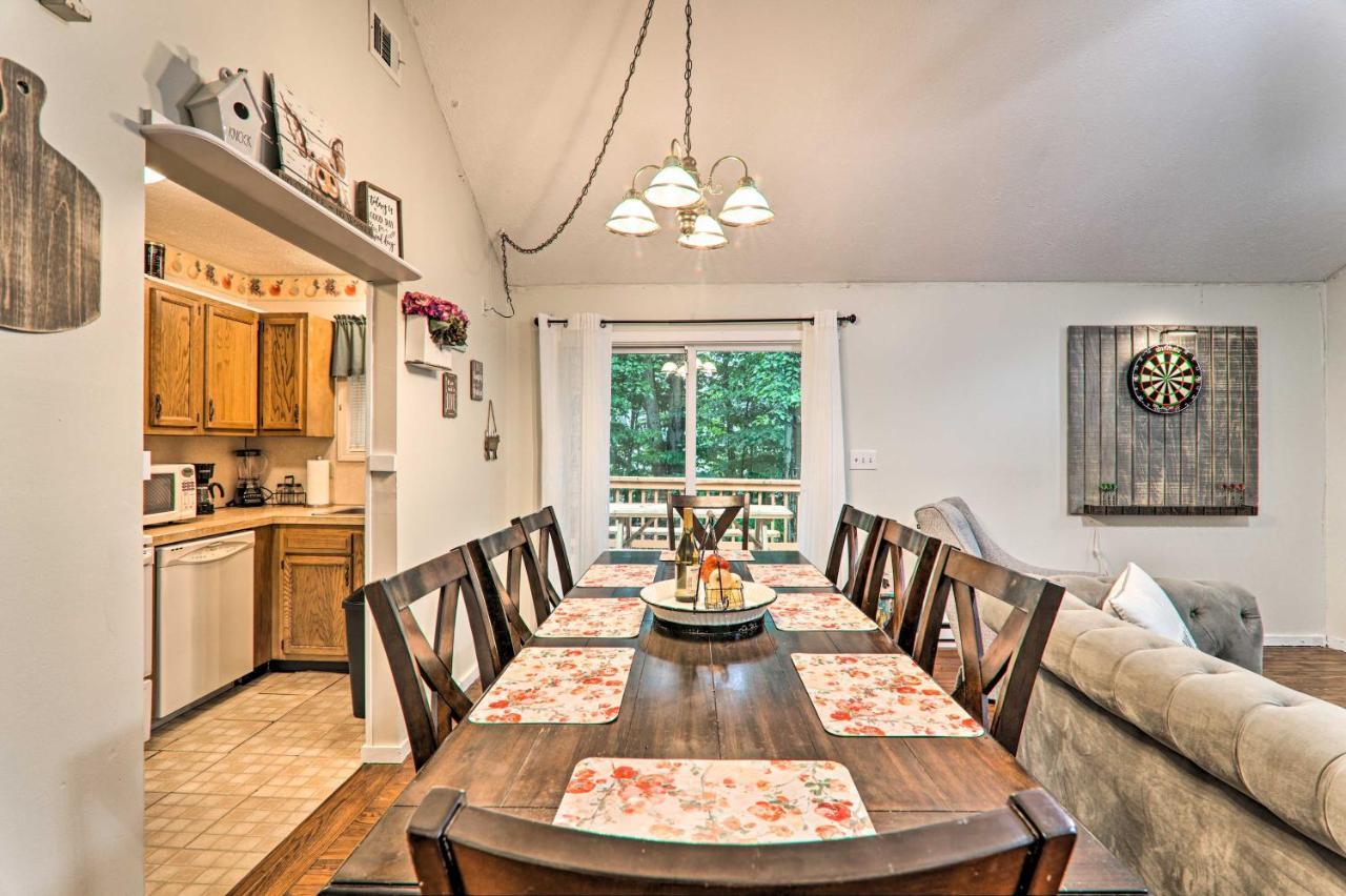 Ferienhaus Cozy With Deck And Pool Access!