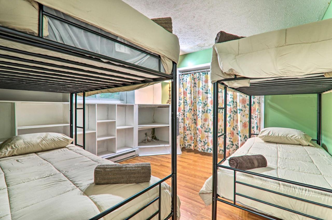 Ferienhaus Cozy With Deck And Pool Access! *