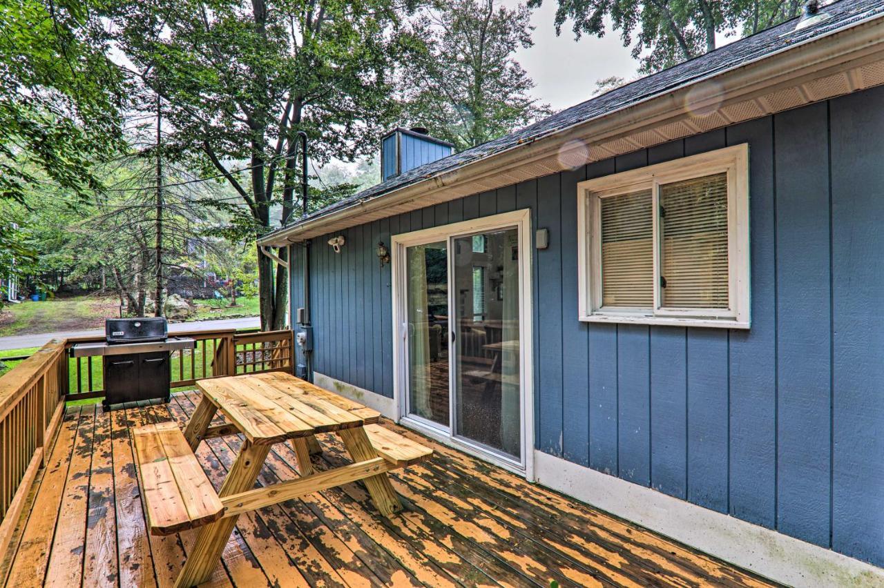Cozy With Deck And Pool Access!
