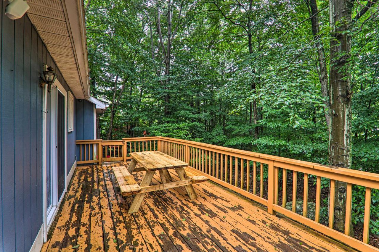 Ferienhaus Cozy With Deck And Pool Access! *
